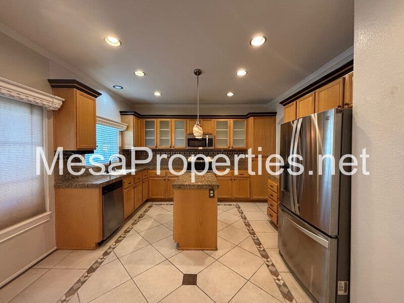 Victorville House: 12604 Sunglow Lane