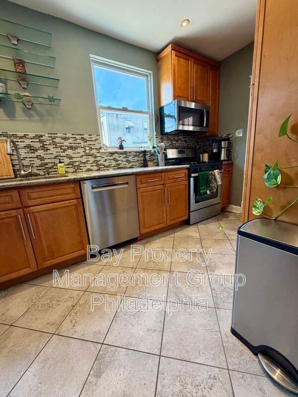 Upper Darby House: 216 Glencoe Rd