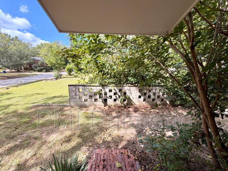 Columbia Condo: 3209 Wilmot Ave