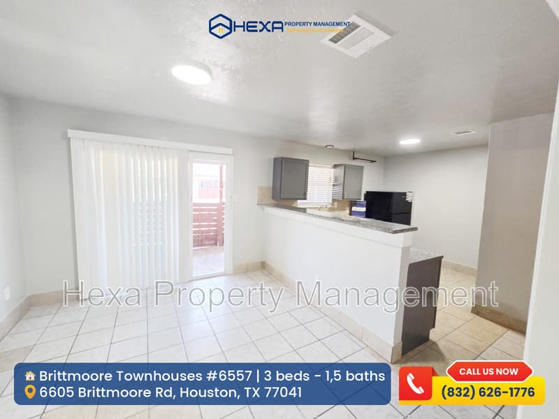 Houston Townhome: 6557 Brittmoore Rd