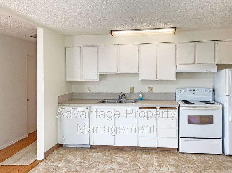 CORVALLIS House: 975 NW GARFIELD Ave
