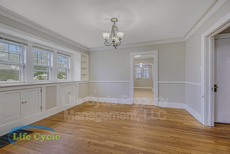 Grand Rapids House: 148 Diamond NE
