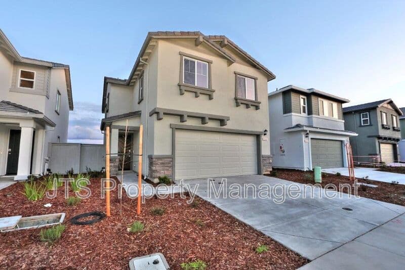 Roseville House: 2049 Shady Tree Circle