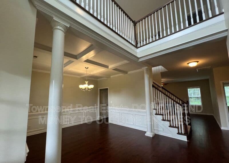 Fayetteville House: 6426 Burnside Place