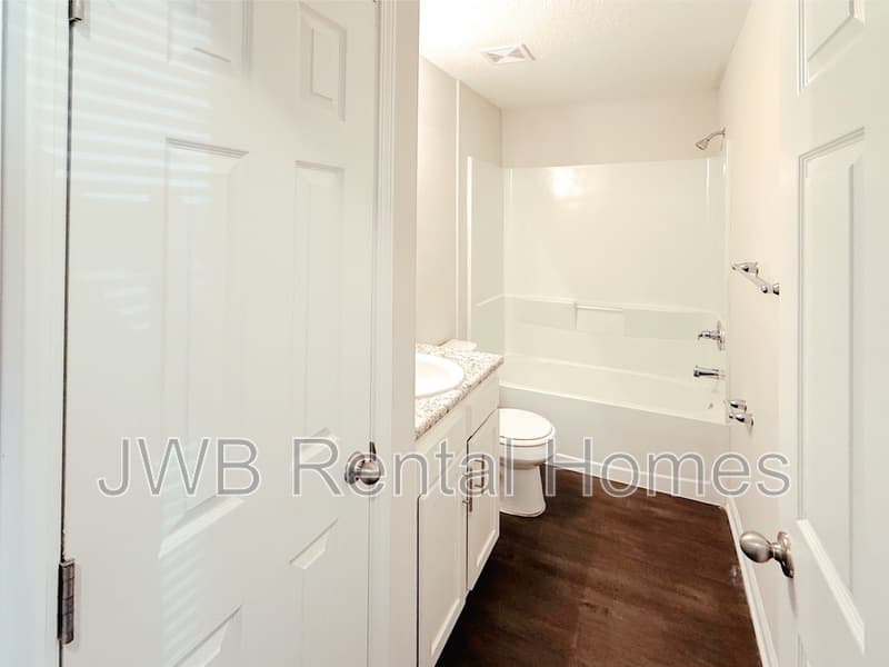 Jacksonville House: 6704 Elwood Ave