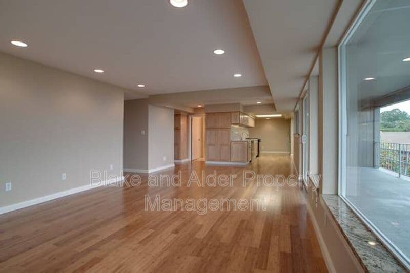 Portland House: 4330 SW Council Crest Dr