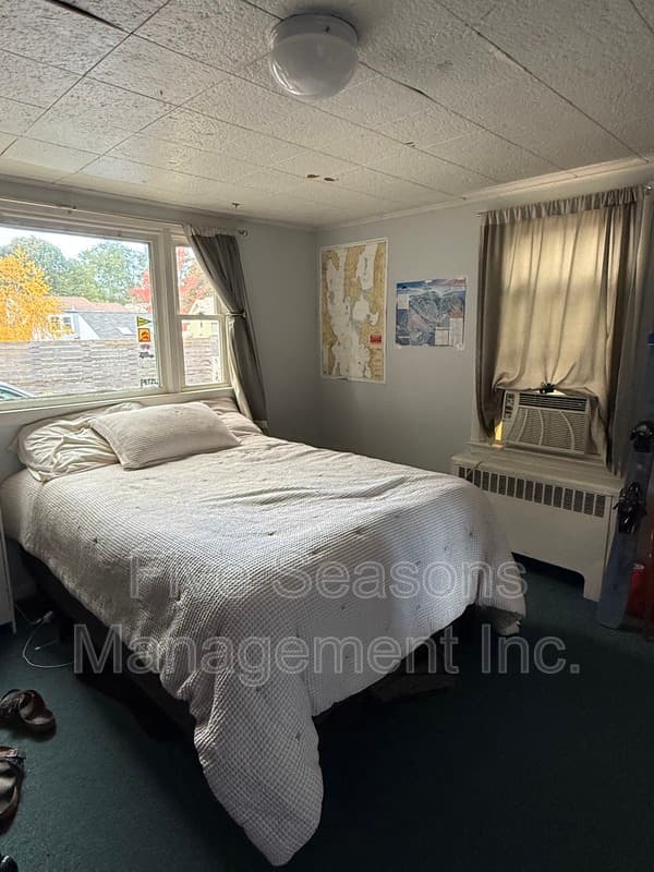 Burlington Condo: 14 Dans Court - 14
