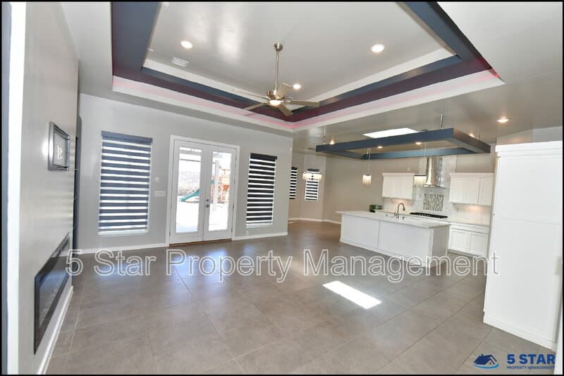 El Paso House: 2412 Tierra Lejana Pl