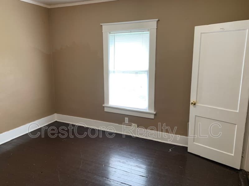 Memphis House: 1037 Forrest Ave
