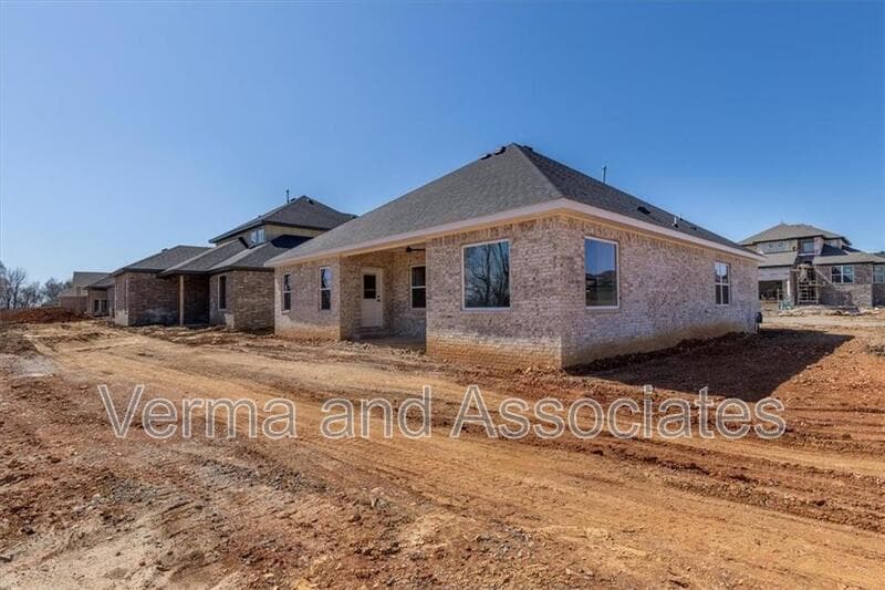 Centerton House: 1050 Whistler St