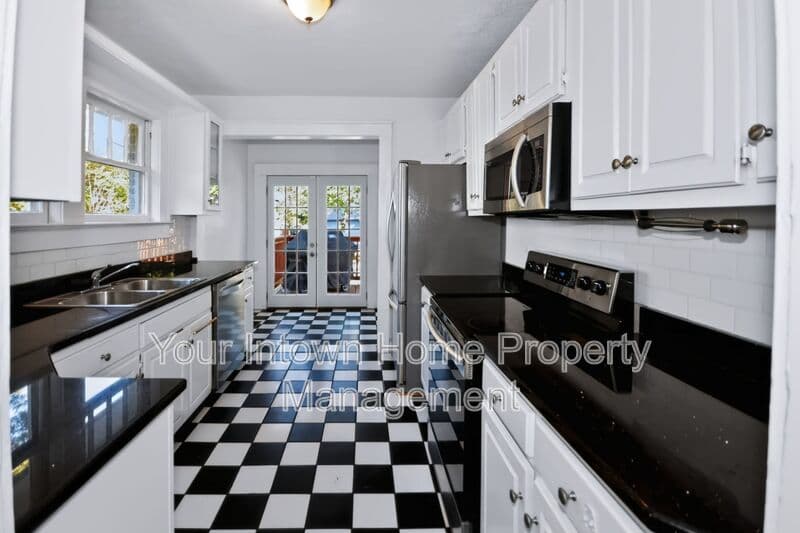 Atlanta House: 1420 Beatie Ave Sw