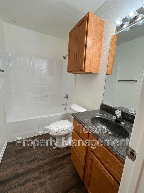 Cleburne House: 641 C WOODARD