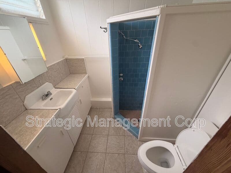 Honolulu House: 4257 A Sierra Dr.
