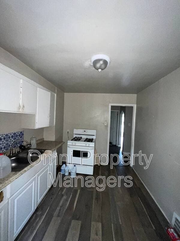 Detroit House: 20456 Meyers Rd