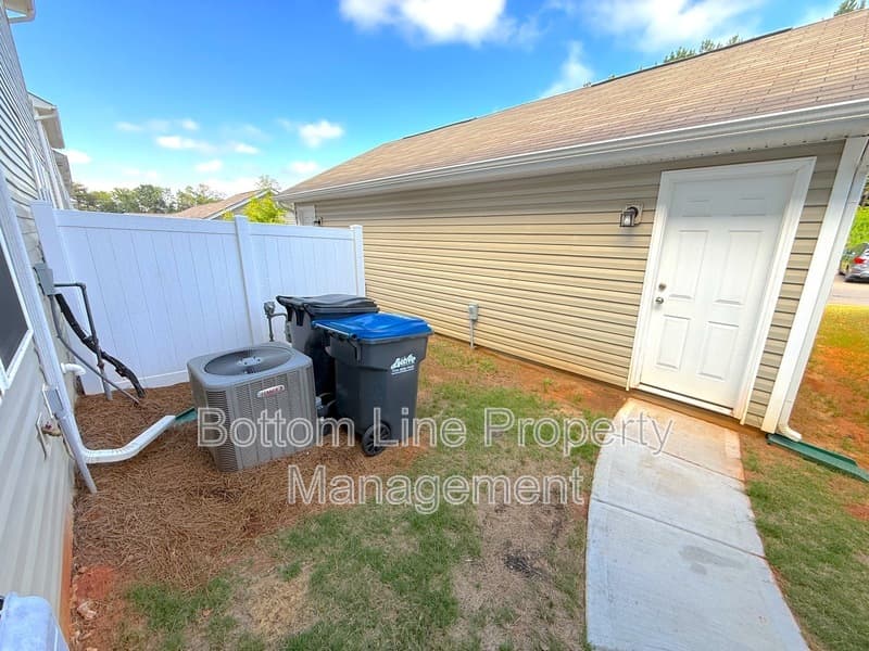 Charlotte Townhome: 15708 Country House St