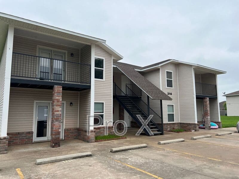 Springdale House: 316 Erin Place