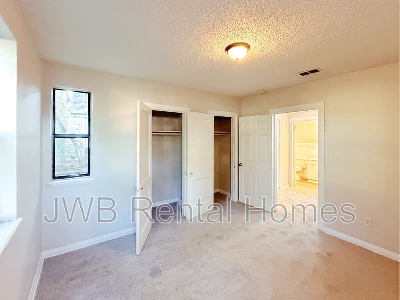 Jacksonville House: 2744 Broadway Ave