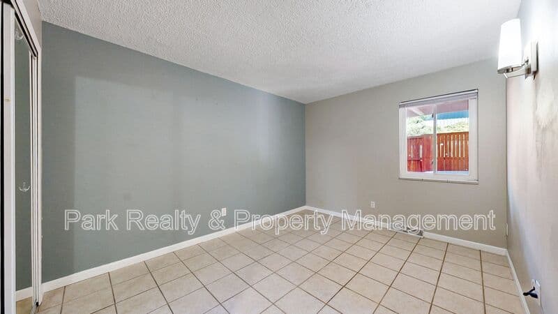Aurora House: 2946 S Moline Pl