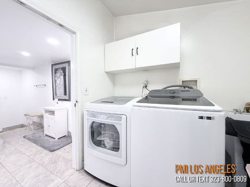 Los Angeles House: 6102 South Citrus Avenue