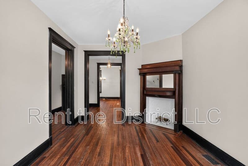 Washington Townhome: 37 Rhode Island Avenue NW