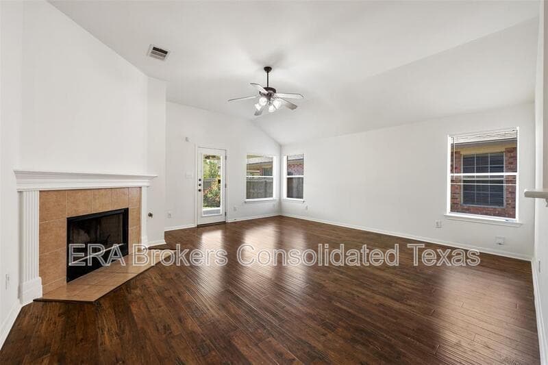 Pflugerville House: 18513 Silent Water Way