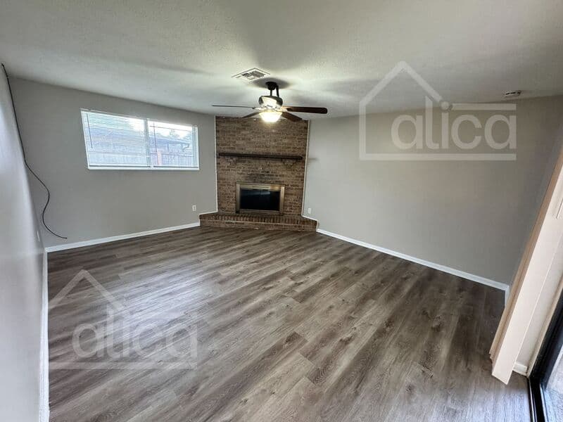 Jacksonville House: 8481 Thims Ave