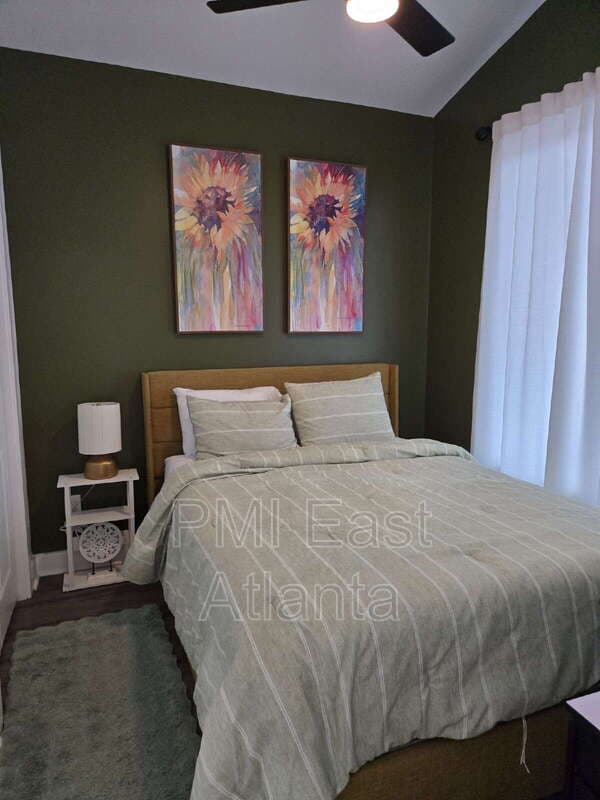 Union City House: 6305 Shannon Parkway South