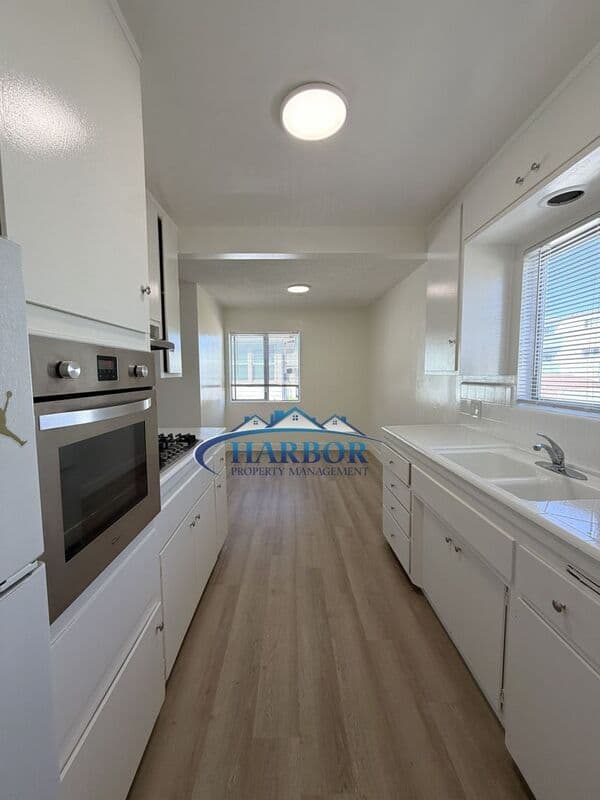 Inglewood Condo: 213 W Manchester Blvd