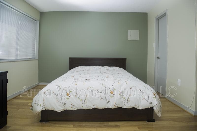 Takoma Park Condo: 7333 New Hampshire Avenue