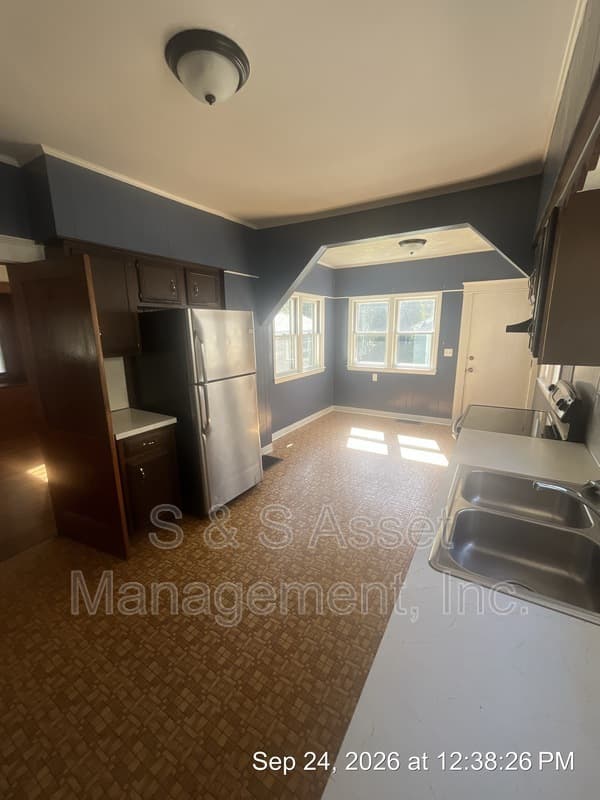 Lansing House: 1415 South Genesee Drive