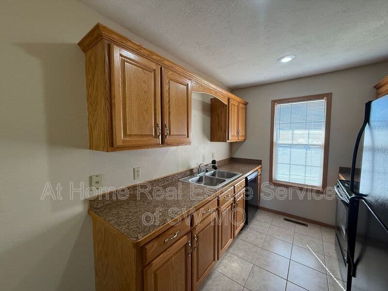 Ozark Condo: 2303 W Parkview