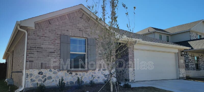 Fort Worth House: 2633 Oneida Lane