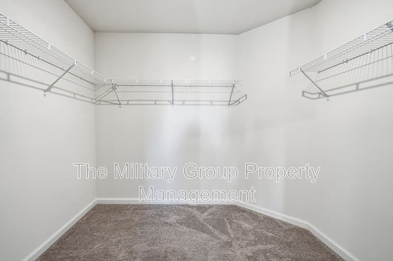 Jacksonville House: 6506 Sandler Lakes Drive