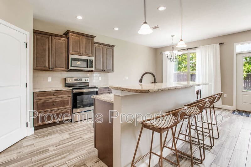 Mary Esther House: 215 Green Dr