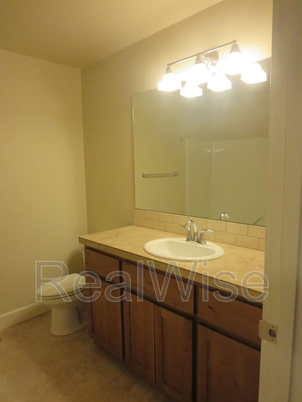 Bend House: 3006 NE Red Oak Dr