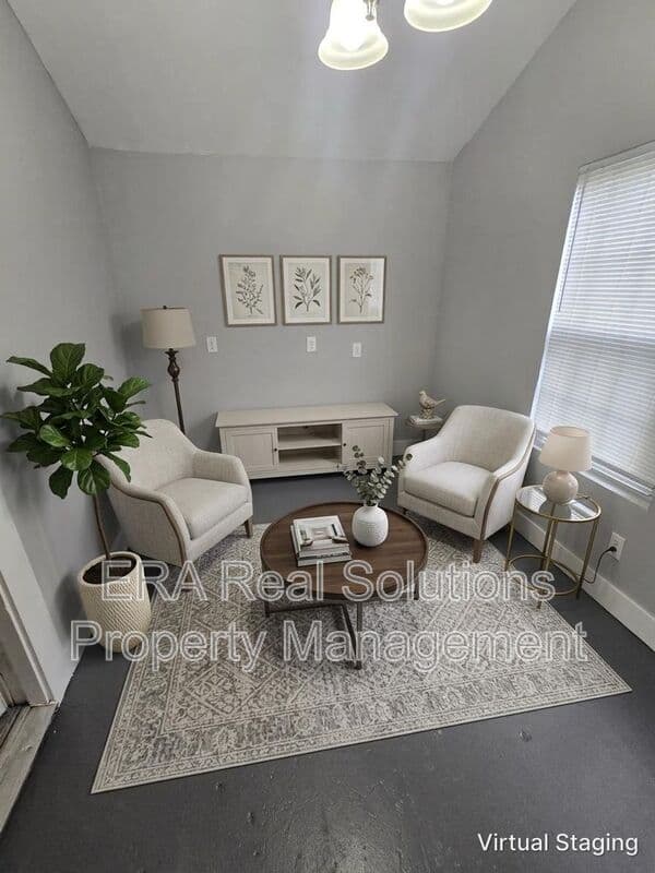 Columbus House: 49 S. Harris Avenue