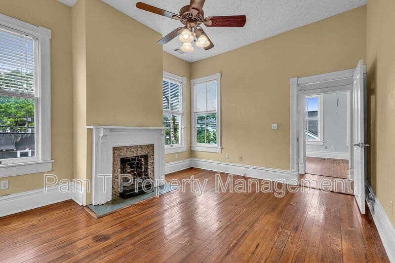 Savannah House: 201 W 37th St