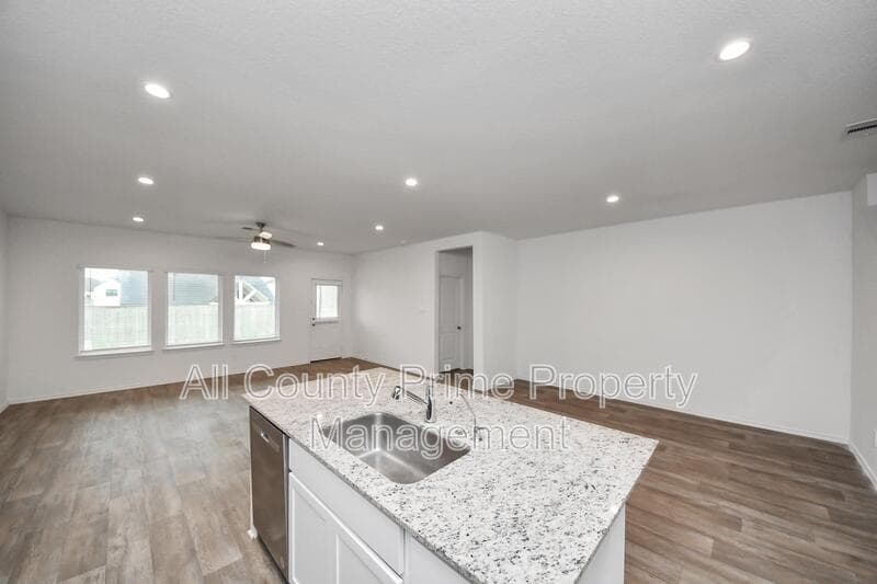 Fulshear House: 31303 Heddington Ln