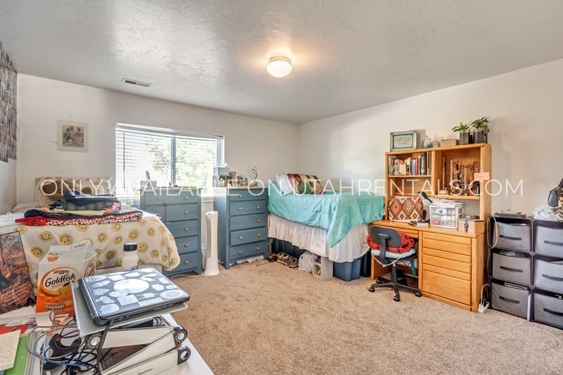 Provo House: 528 N 720 E