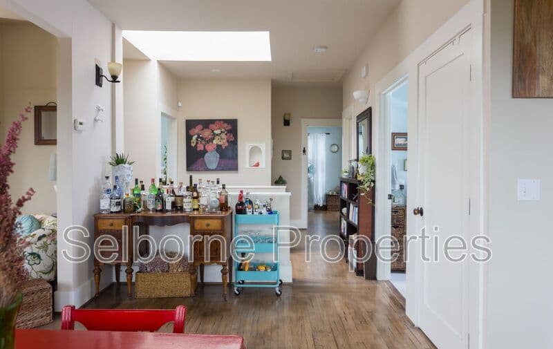 Oakland House: 5208 Fleming Ave