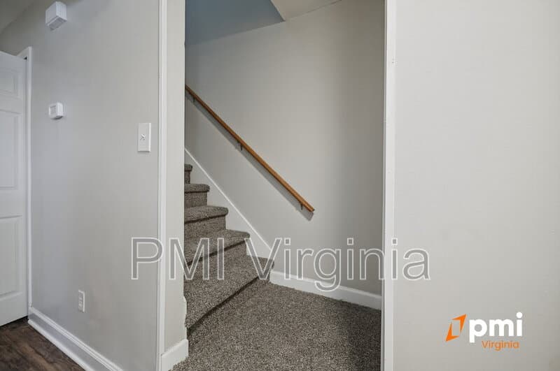 Virginia Beach Townhome: 765 Hampshire Ln