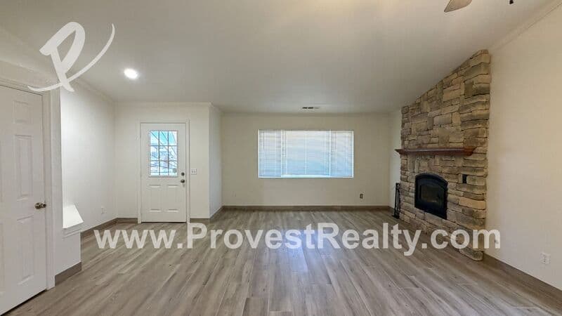 Victorville House: 13675 Ruby Circle