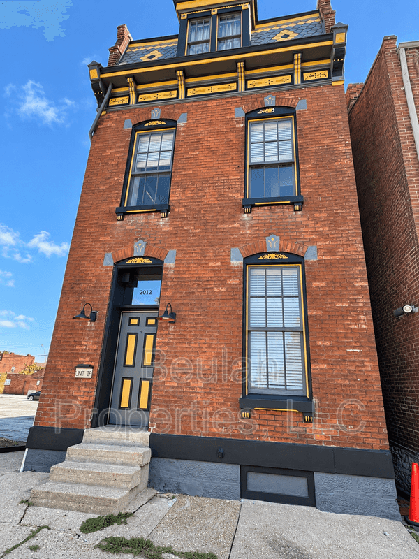 St. Louis House: 2012 S. 12th St - 1F