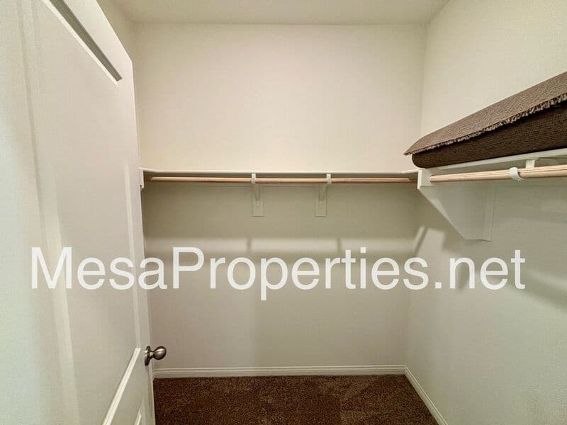 Victorville House: 10691 Sea Ace Place