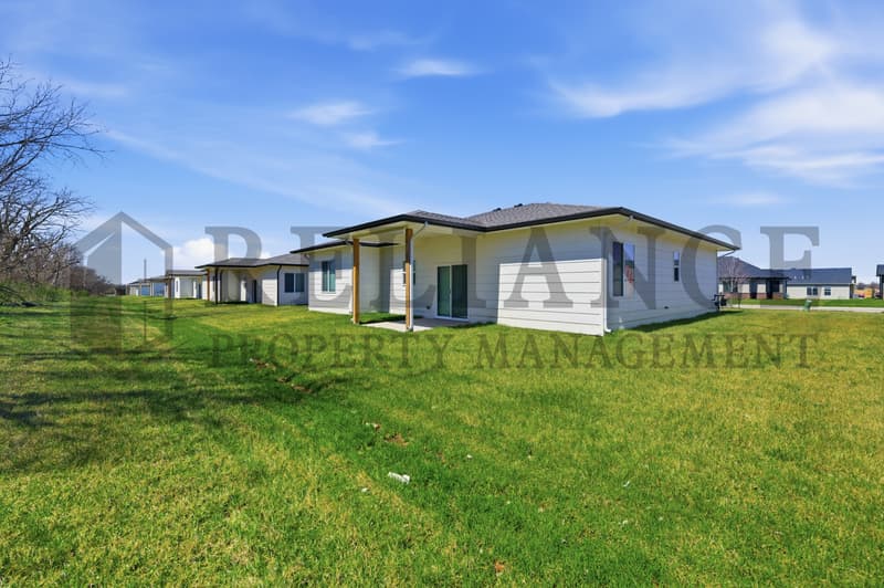 Valley Center House: 701 E Elmwood St