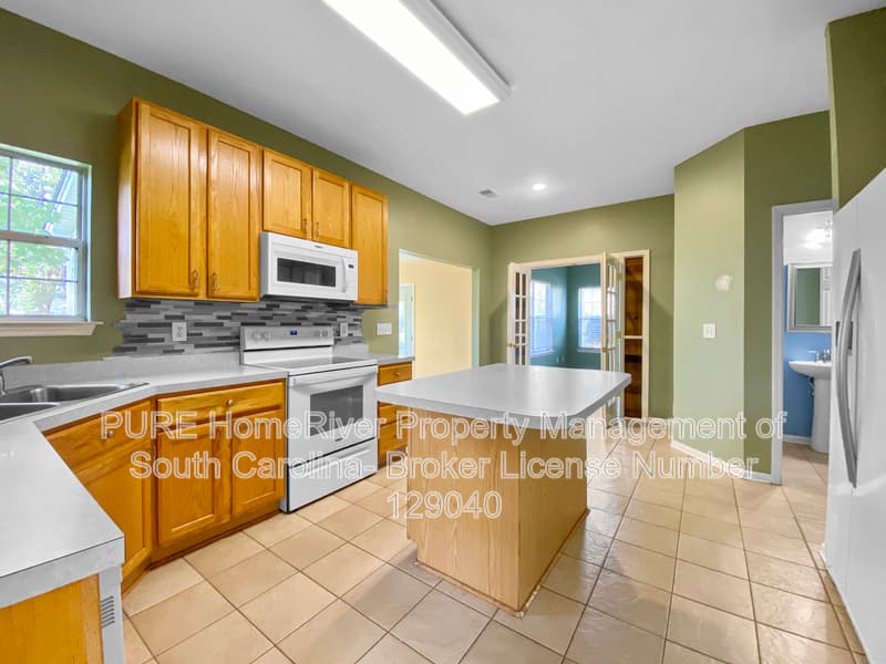 Goose Creek House: 109 Rockdale Ln
