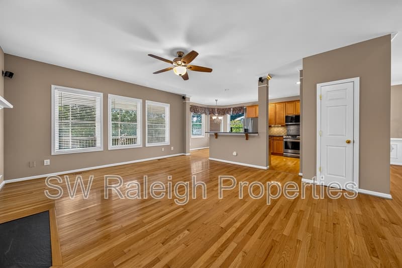 Apex House: 1412 Willow Leaf Way
