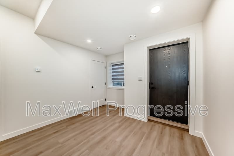 Edmonton Townhome: 15720 103 Ave