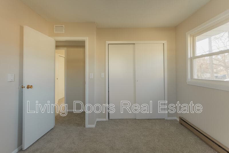 Weeping Water Condo: 402 W Eldora Ave Unit D