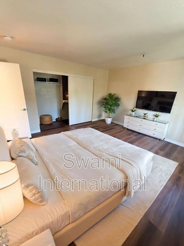 Hawthorne Condo: 12627 Eucalyptus